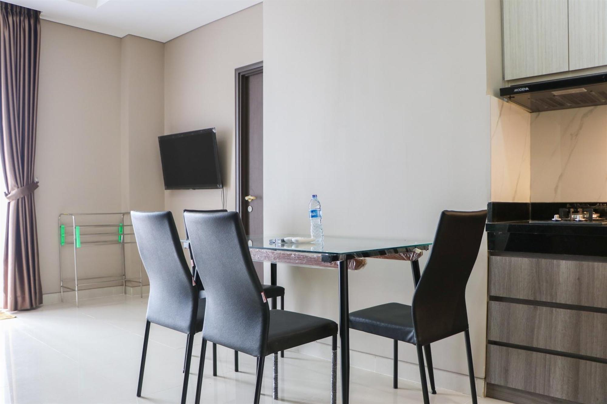 Spacious And Homey 2br At Ciputra International By Travelio * Jakarta